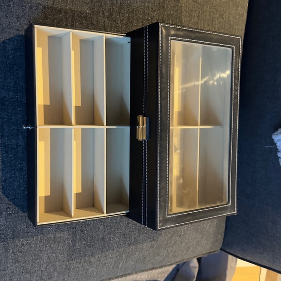 Sunglasses organizer - Picture 3 of 3